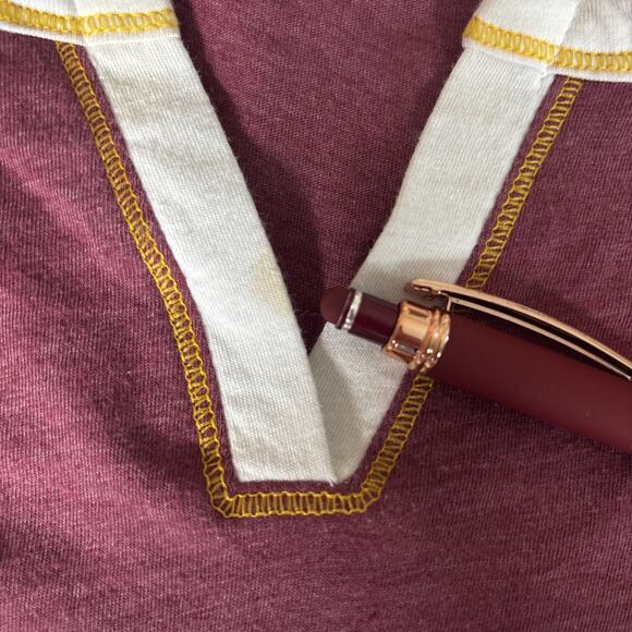 NFL Team Apparel Washington Redskins Red T-Shirt Gold Glitter Logos Women Sz XXL - Picture 6 of 7